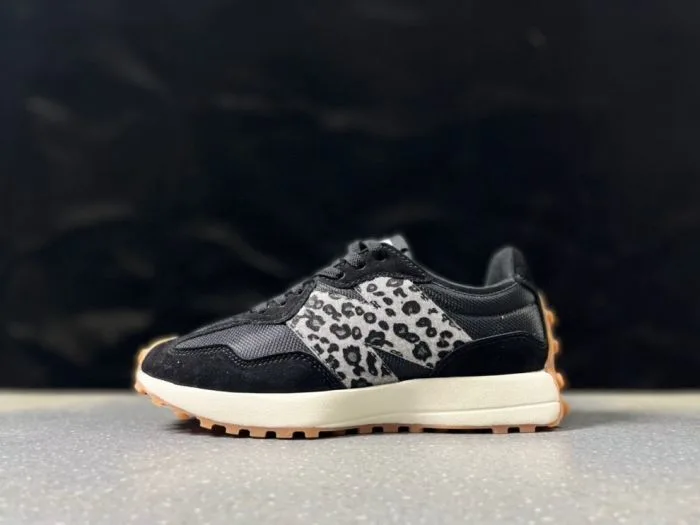 New Balance 327