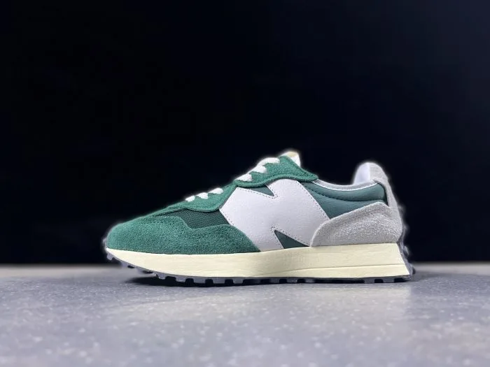 New Balance 327