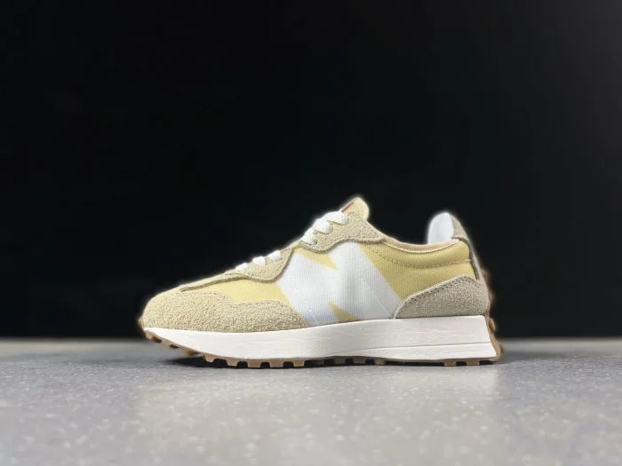 New Balance 327