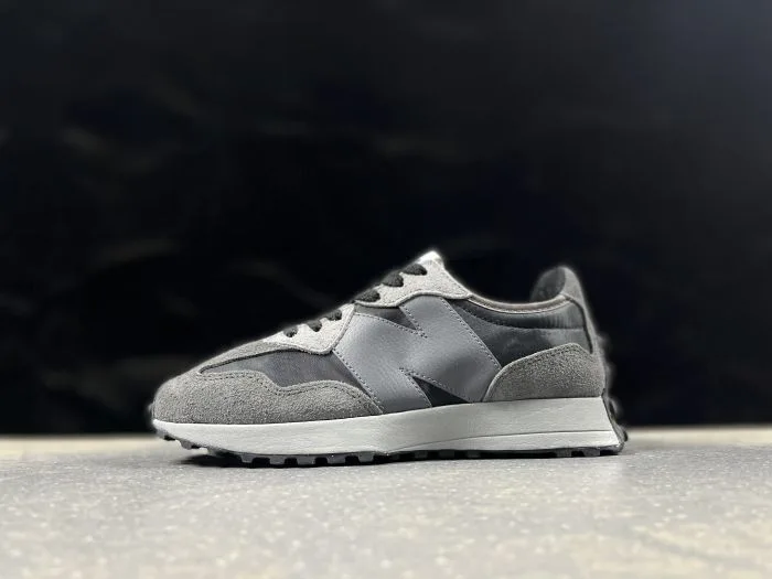 New Balance 327