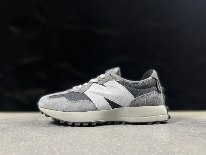 New Balance 327