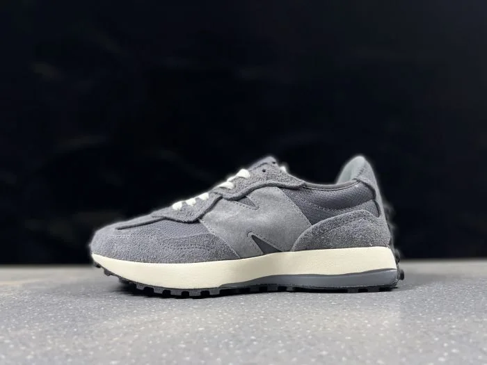 New Balance 327