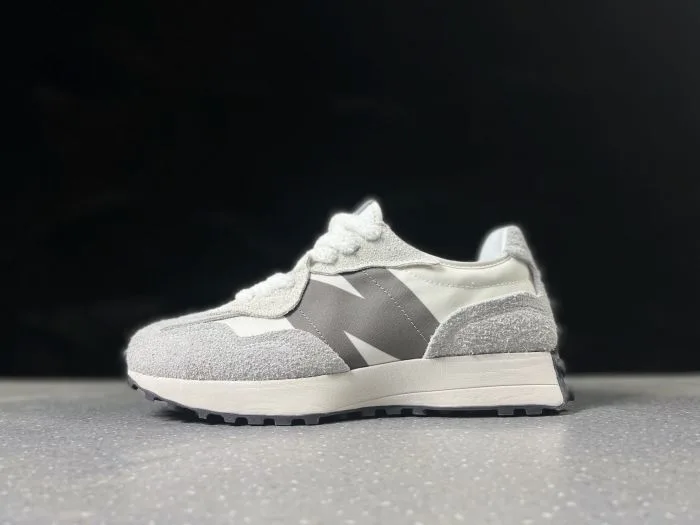 New Balance 327