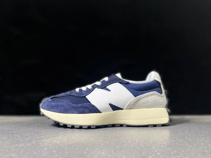 New Balance 327