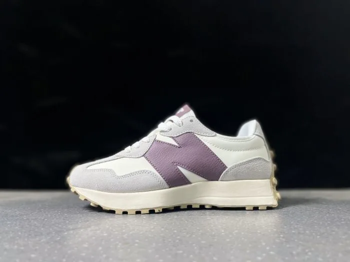 New Balance 327