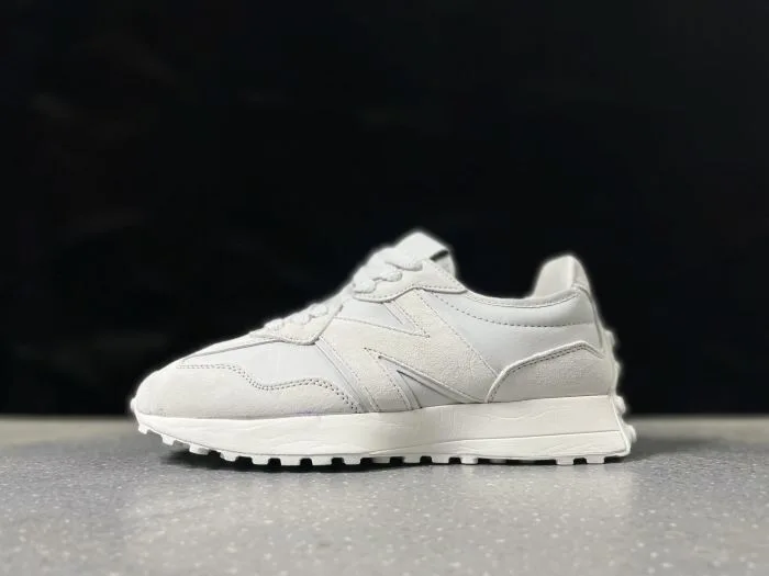 New Balance 327
