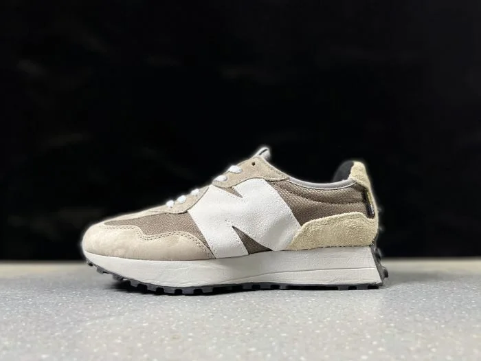 New Balance 327