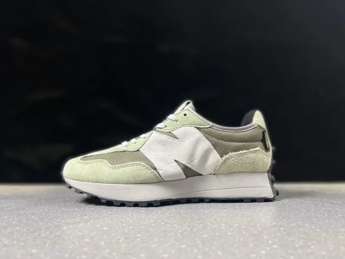 New Balance 327