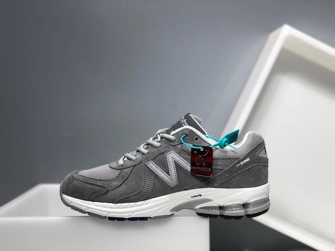 New Balance 860