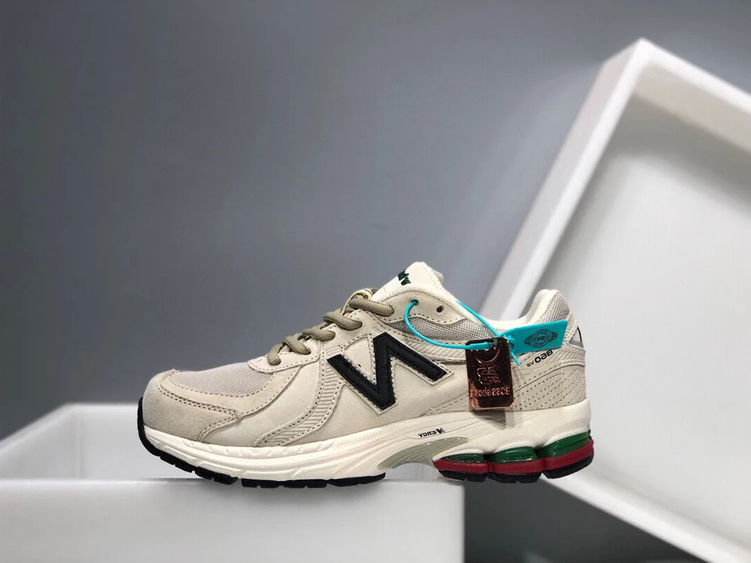 New Balance 860