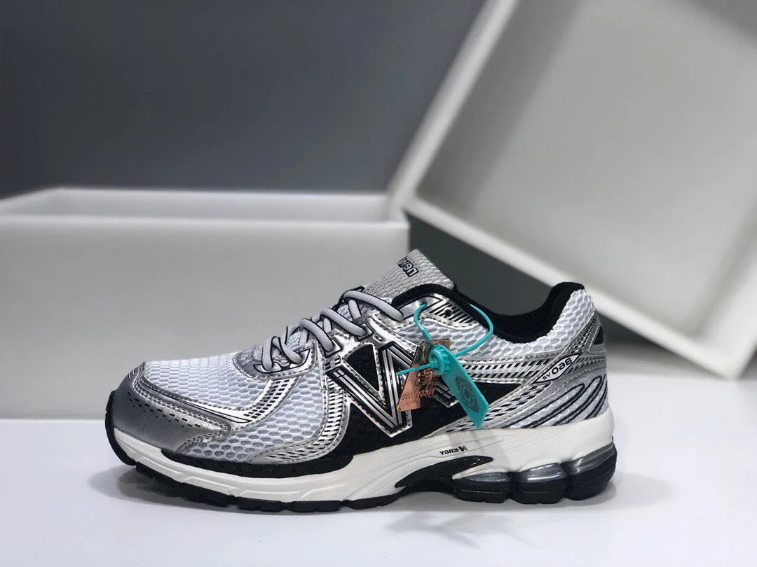 New Balance 860