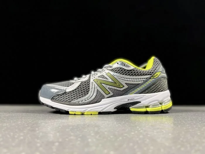 New Balance 860