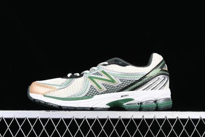 New Balance 860