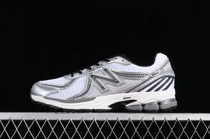 New Balance 860