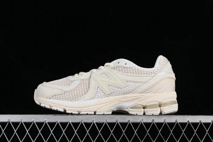 New Balance 860