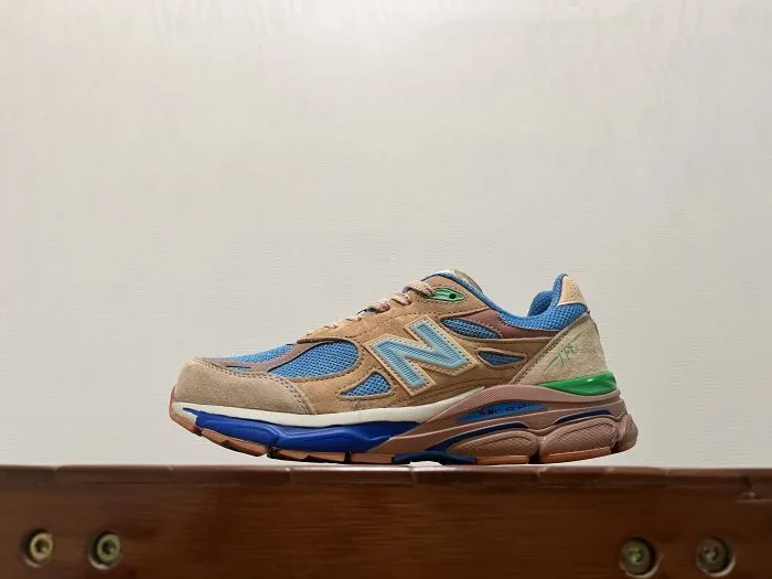 New Balance 990