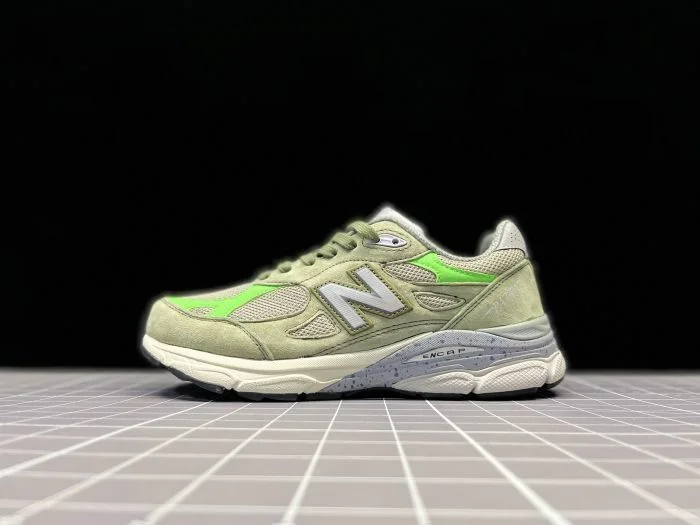 New Balance 990