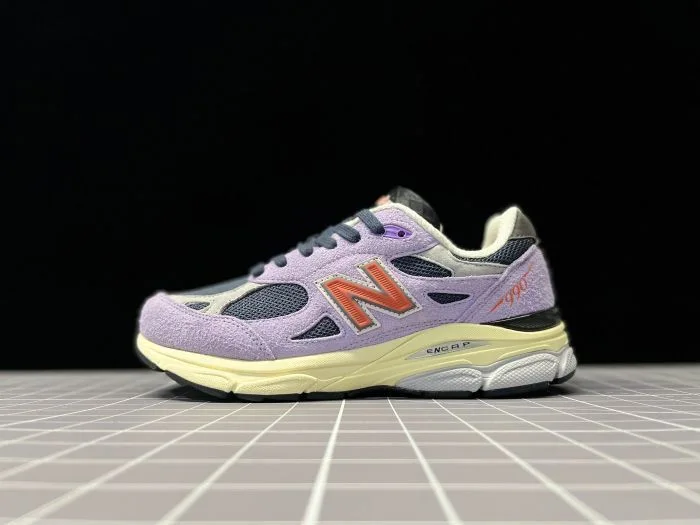 New Balance 990