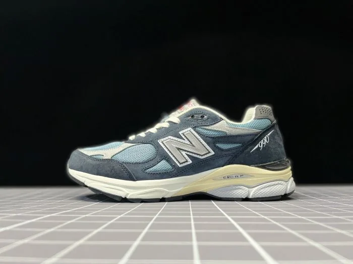 New Balance 990
