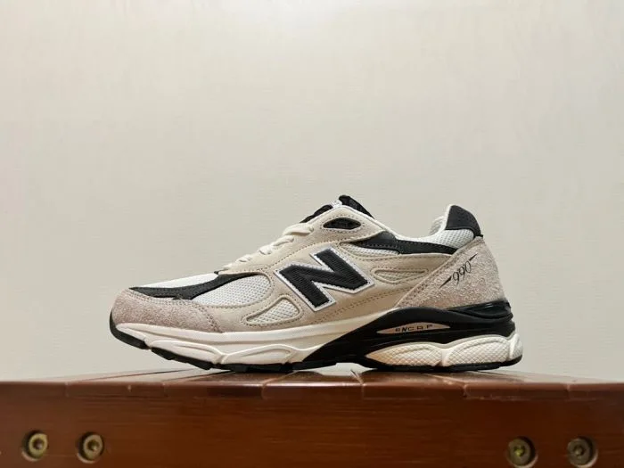 New Balance 990