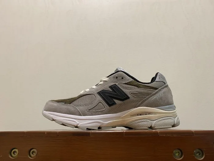 New Balance 990