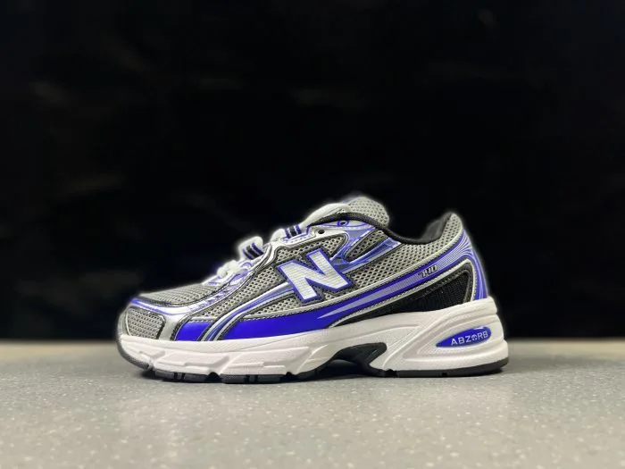 New Balance 740