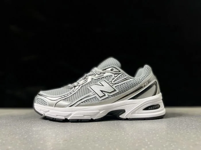 New Balance 740
