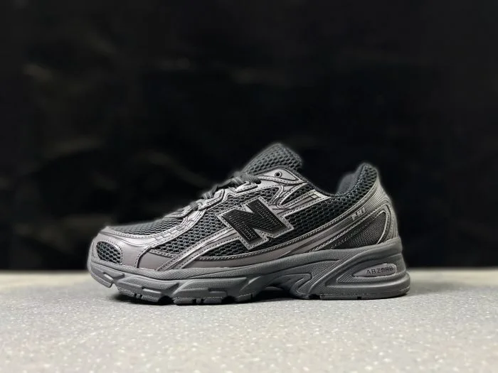 New Balance 740