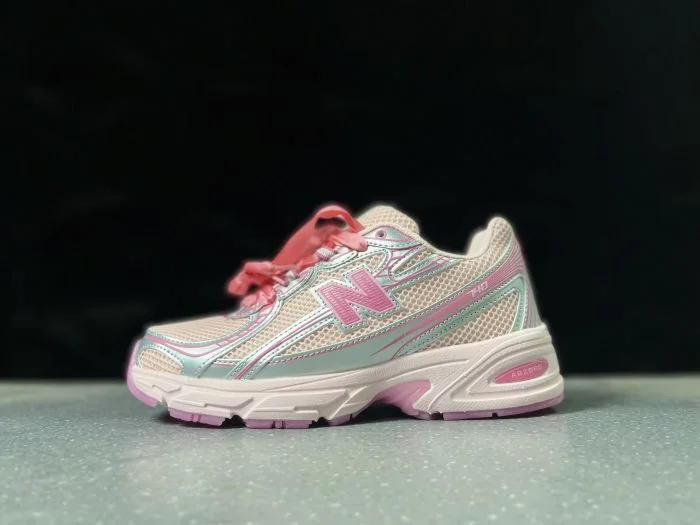 New Balance 740
