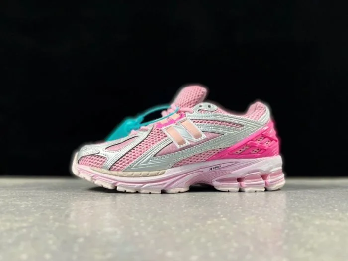 New Balance 1906R