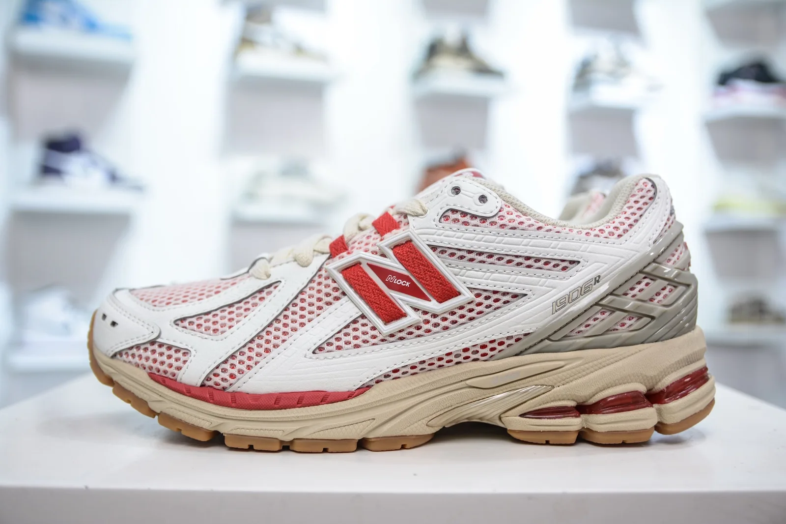 New Balance 1906R