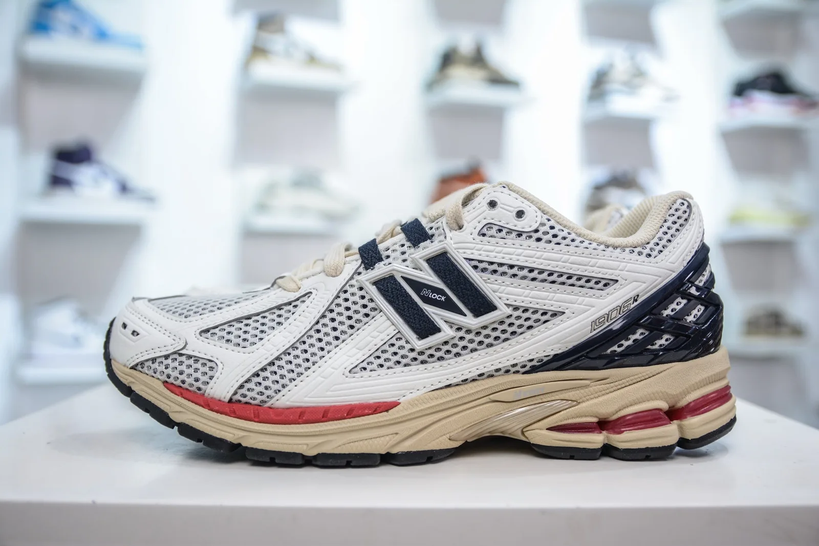 New Balance 1906R