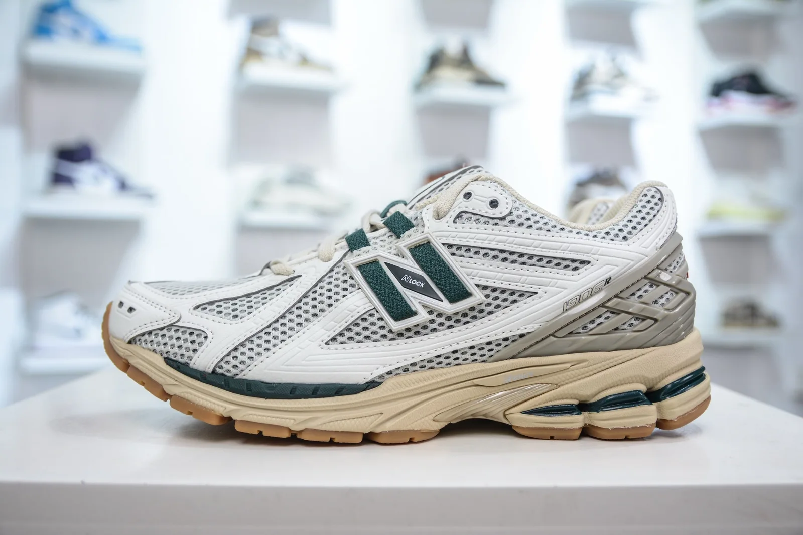 New Balance 1906R