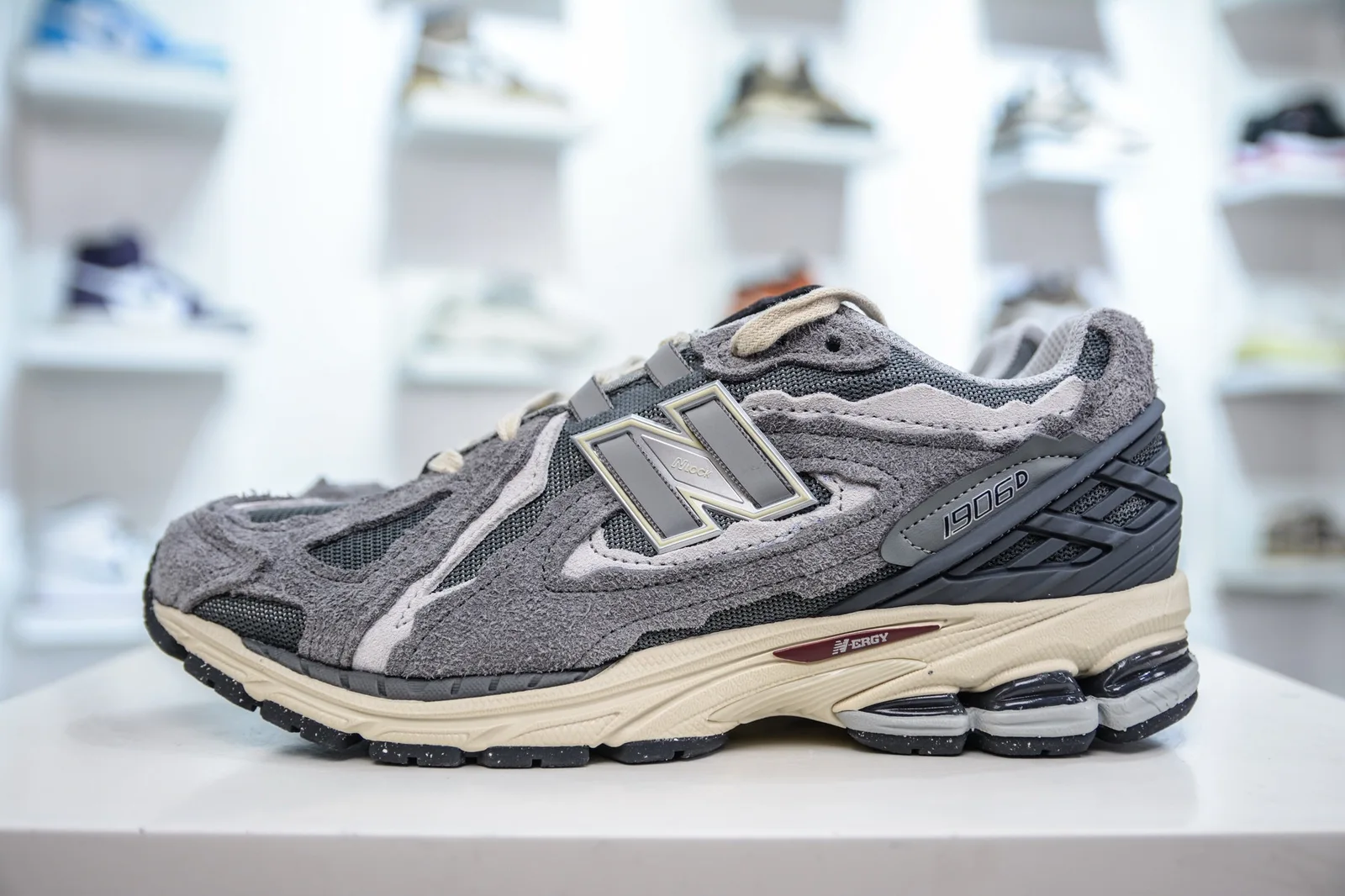 New Balance 1906R