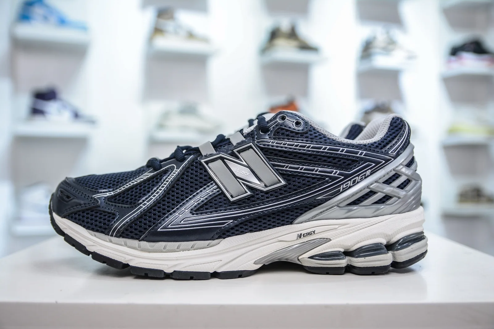 New Balance 1906R