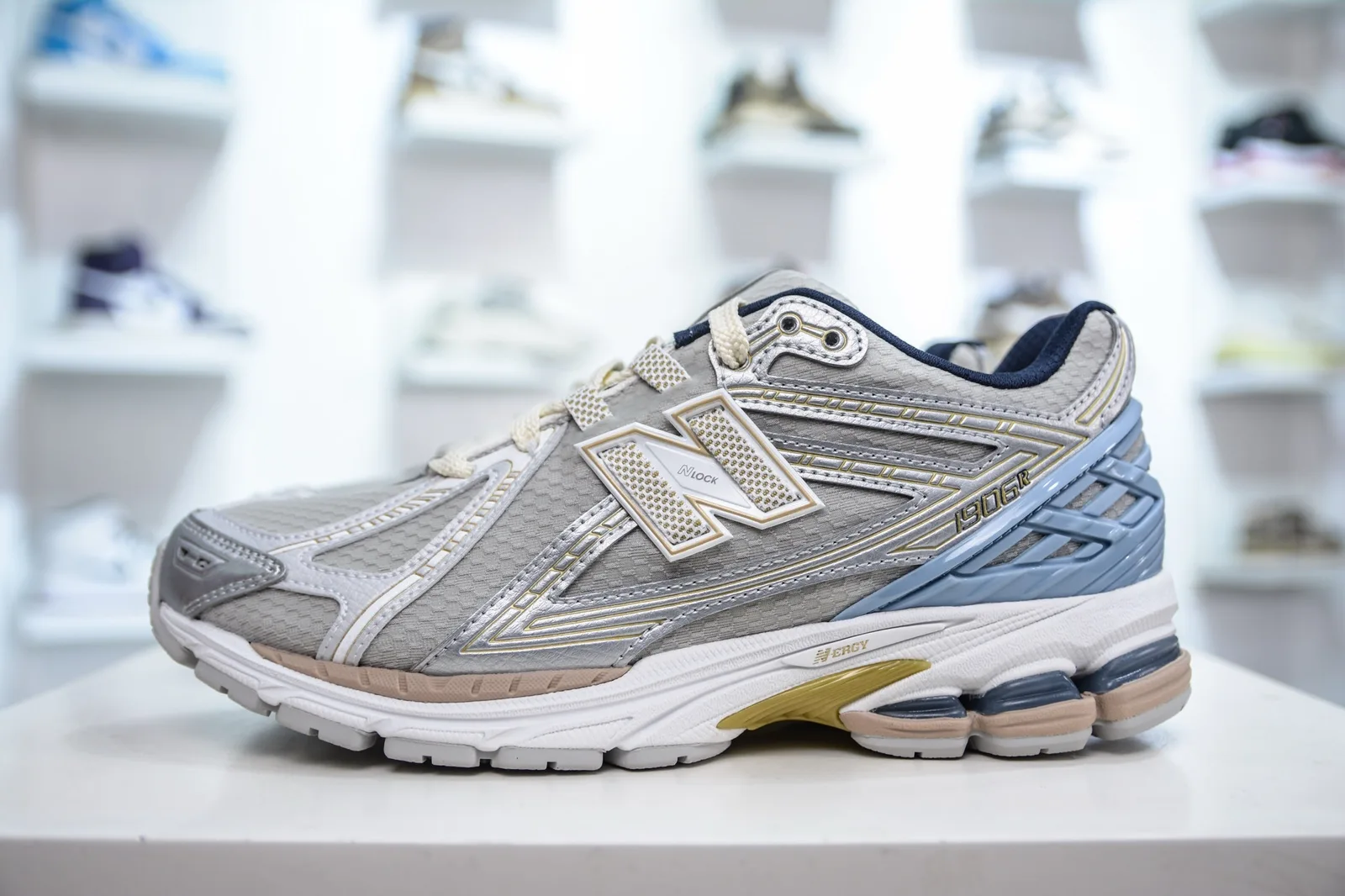 New Balance 1906R
