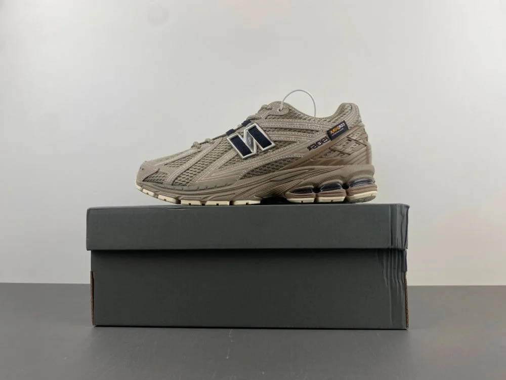New Balance 1906